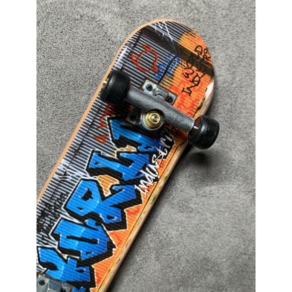 Vintage Tech Deck World Industries Fingerboard Complete Graffiti Script - Picture 3 of 6